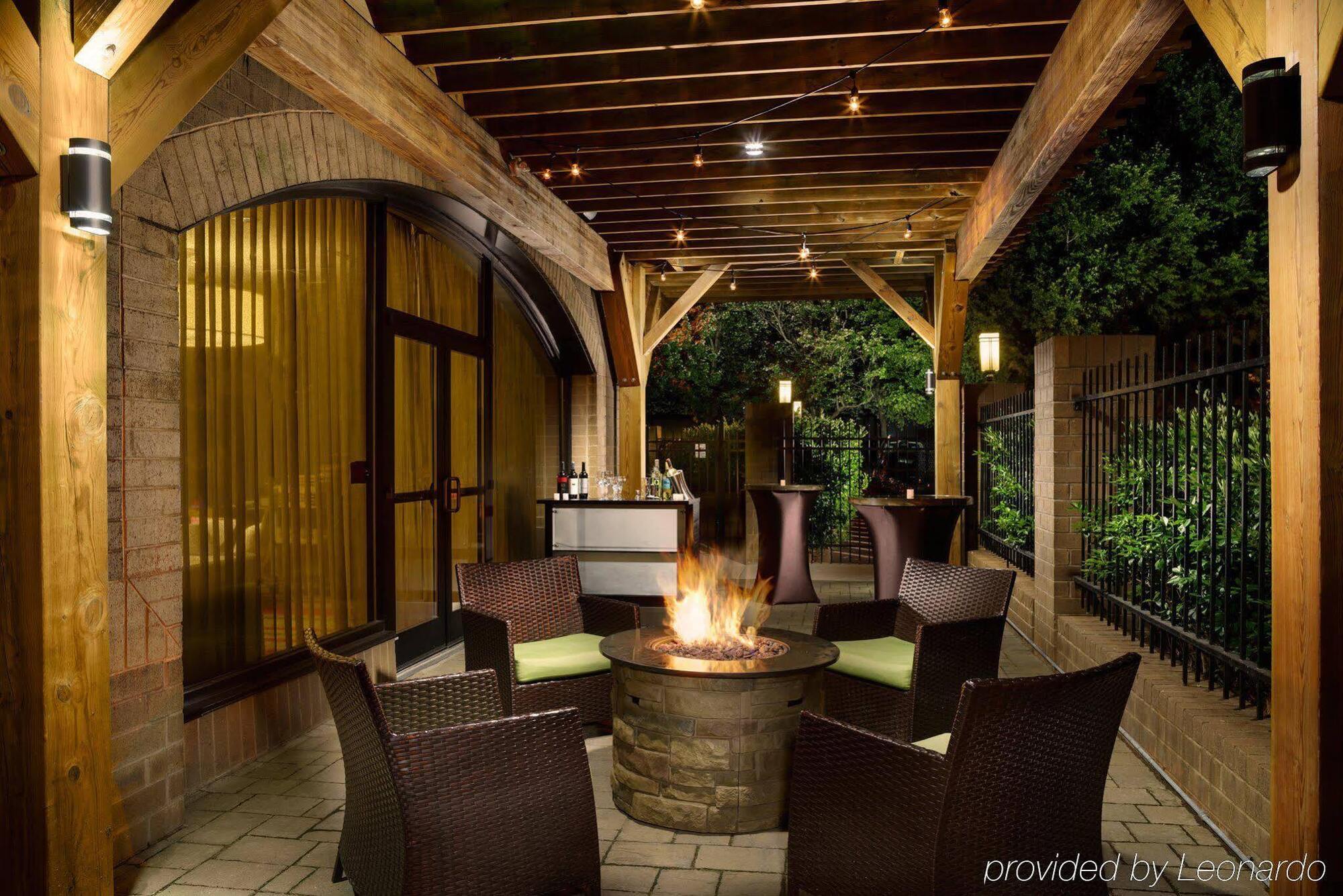 Holiday Inn Charlotte University By Ihg Exterior foto
